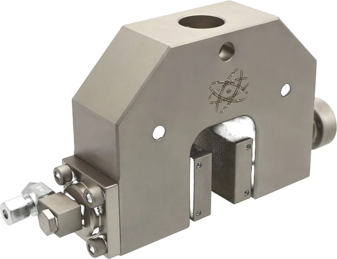 Hydraulic grip pair on a high-capacity testing frame